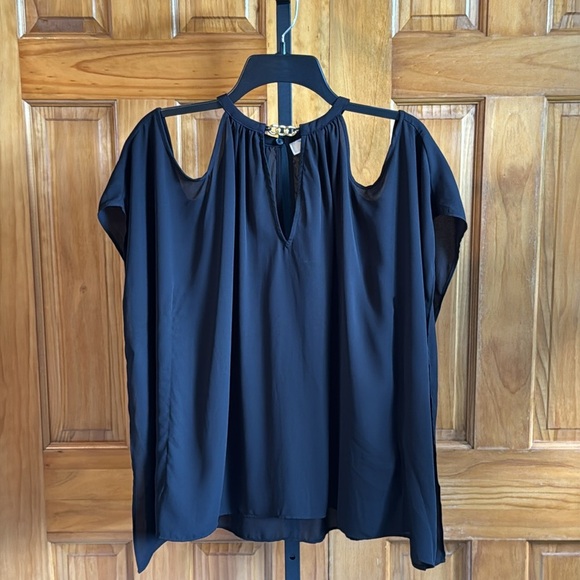 Michael Kors Cold‑Shoulder Blouse with Gold Chain Neckline • Size L • BLACK - Picture 3 of 8